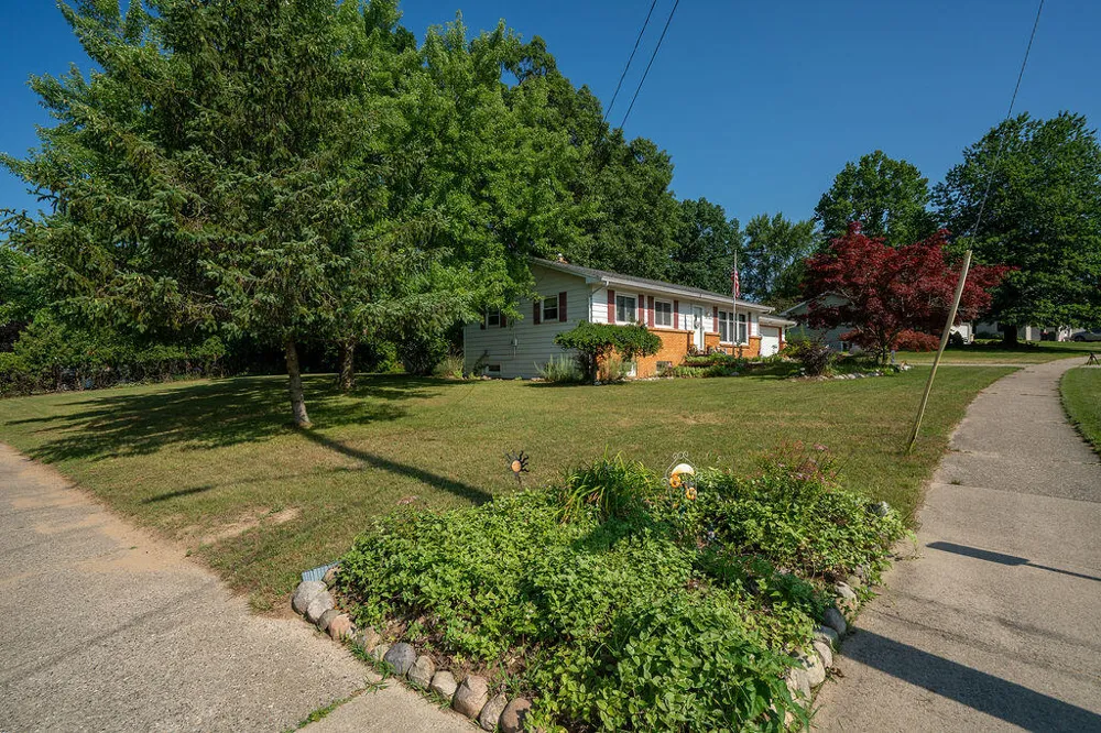 2535 Powers Avenue NW Walker City, MI 49544