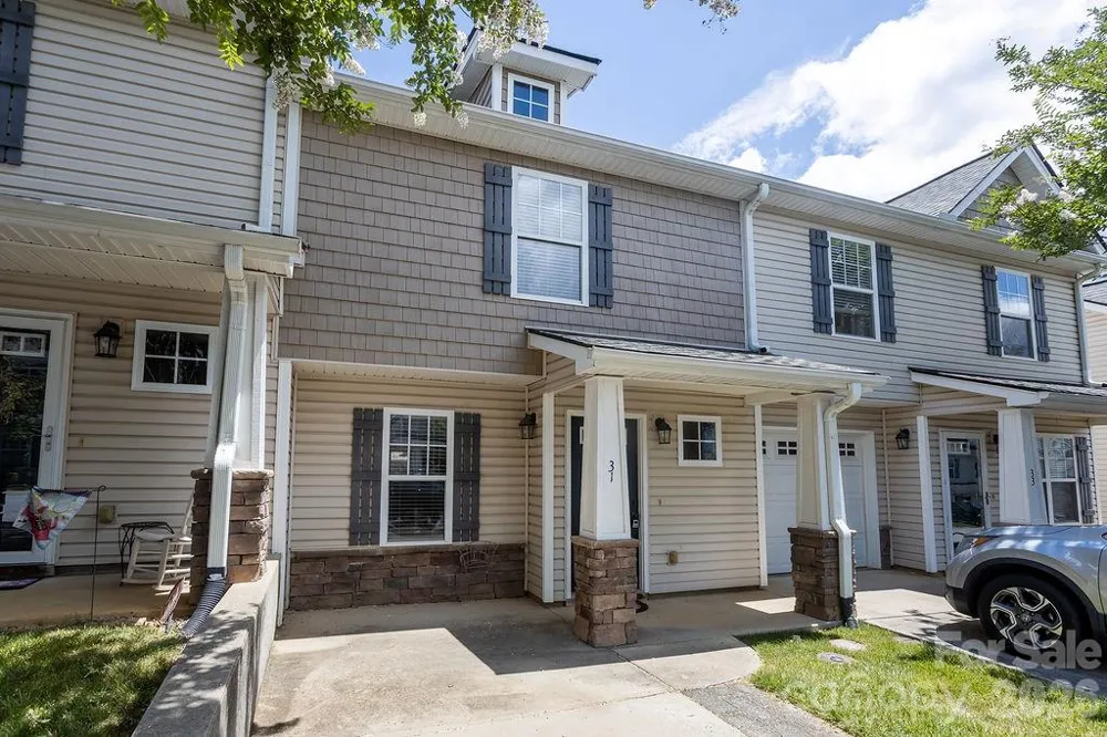 31 Amersham Lane Fletcher, NC 28732