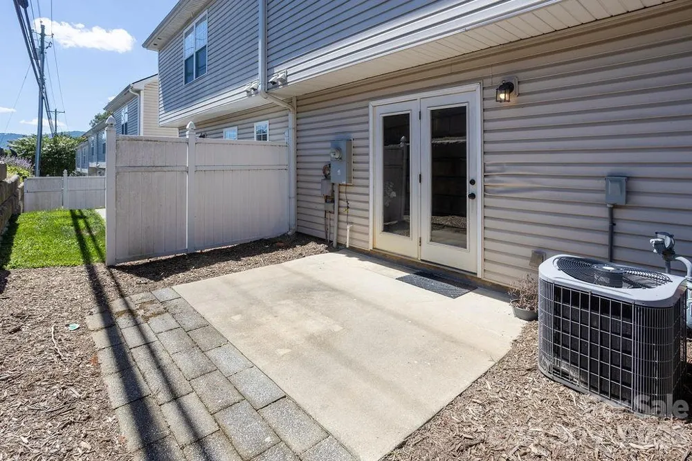 31 Amersham Lane Fletcher, NC 28732