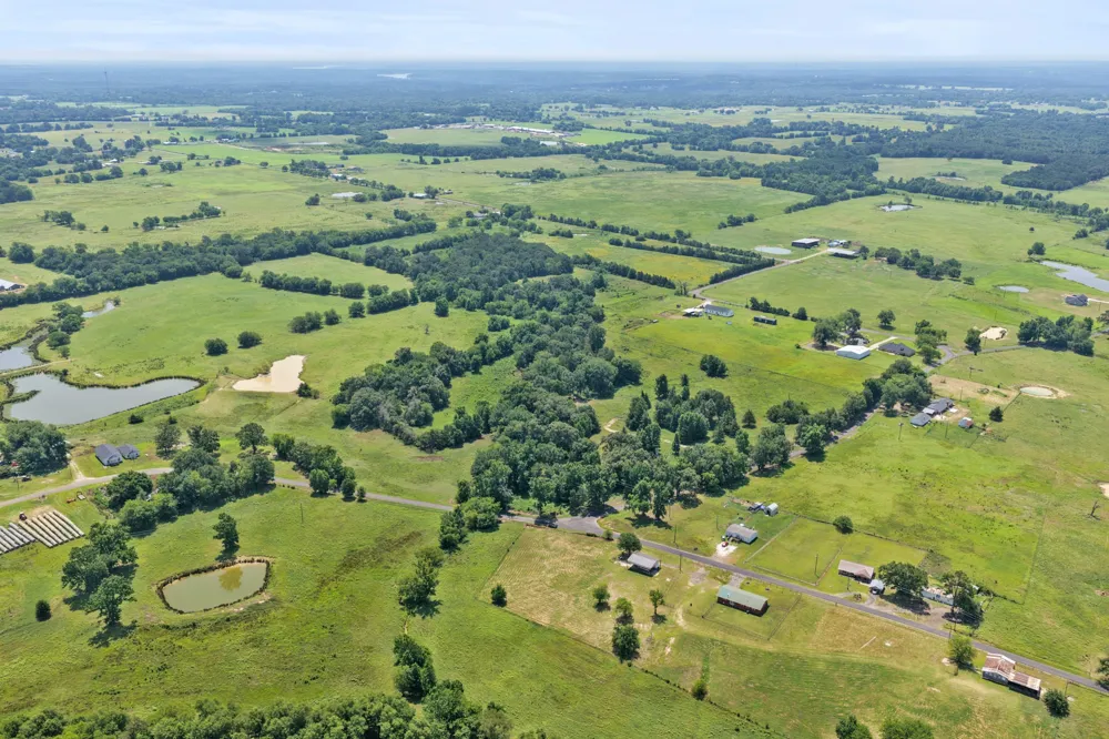 SW CR 3010 Mount Vernon, TX 75457