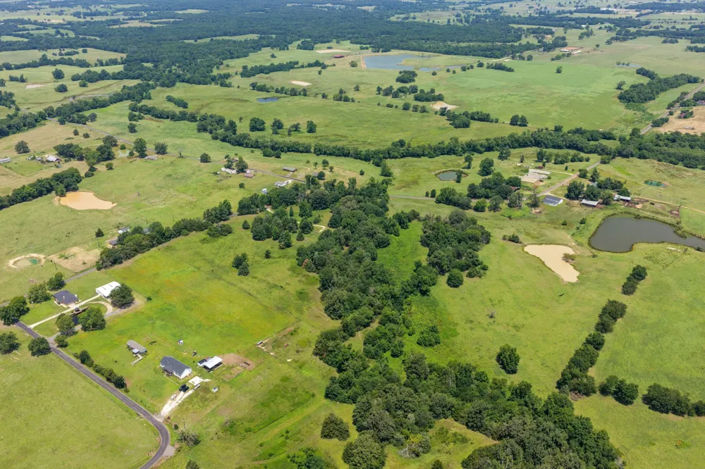 SW CR 3010 Mount Vernon, TX 75457