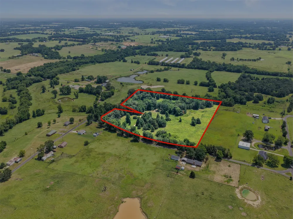 SW CR 3010 Mount Vernon, TX 75457