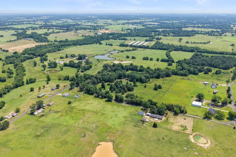 SW CR 3010 Mount Vernon, TX 75457