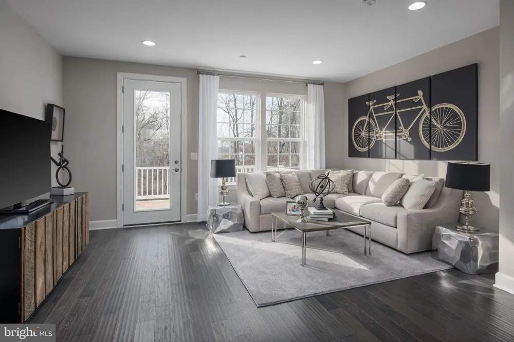 8923 QUEENSFERRY ROAD Manassas, VA 20112