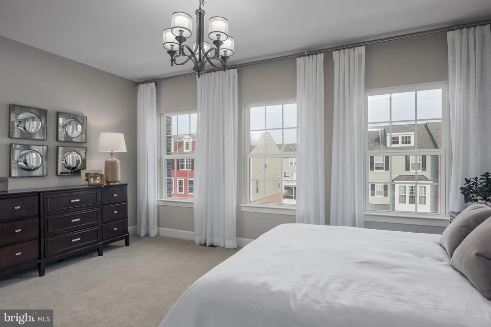 8923 QUEENSFERRY ROAD Manassas, VA 20112