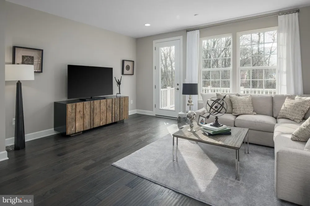 8923 QUEENSFERRY ROAD Manassas, VA 20112
