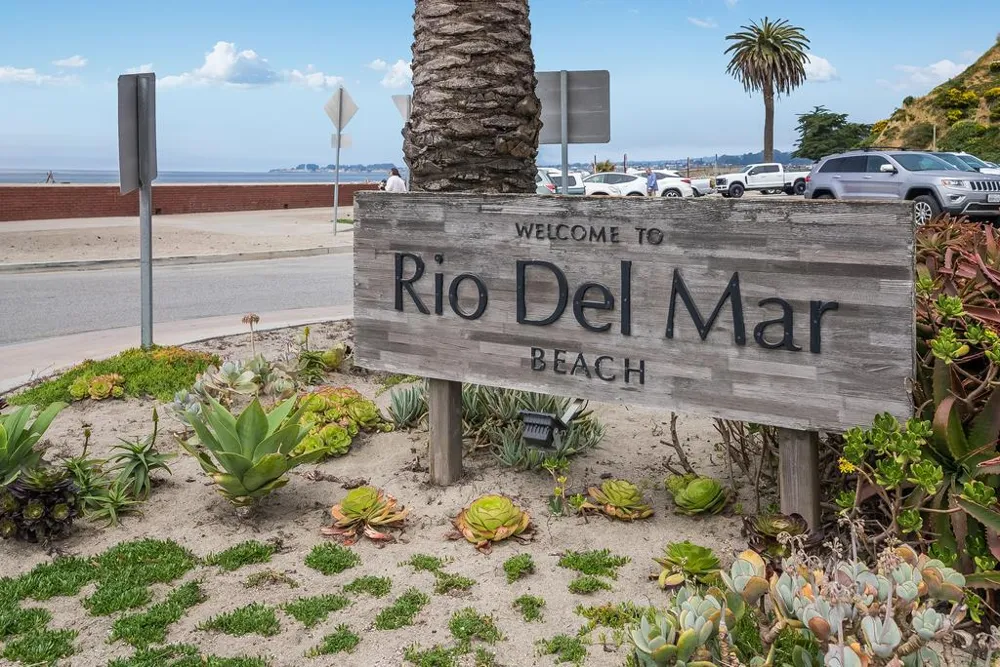 207 Kingsbury Drive Aptos, CA 95003