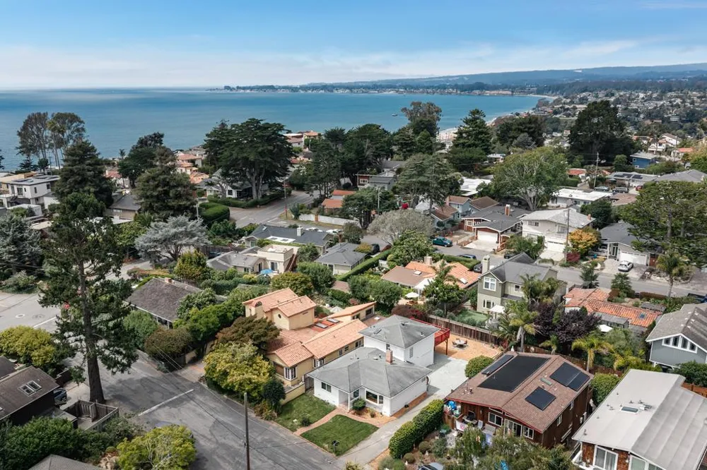 207 Kingsbury Drive Aptos, CA 95003