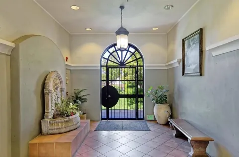 516 Martha Street #101