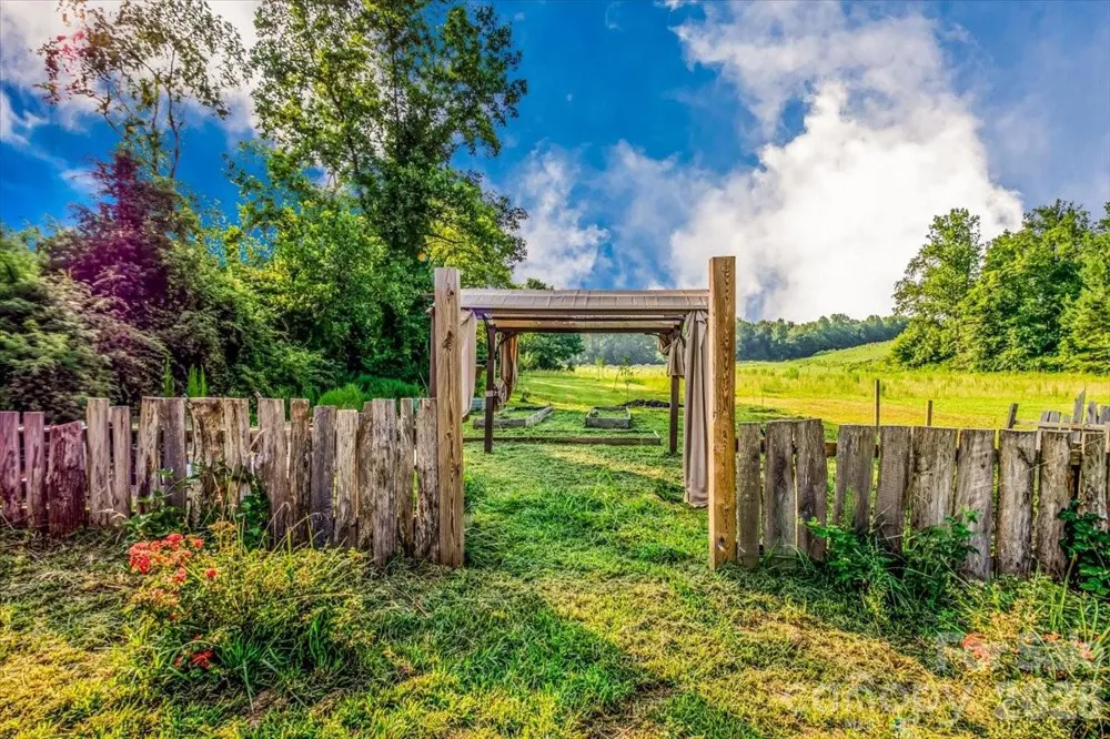 2910 Old Highway 60 Highway Ronda, NC 28670