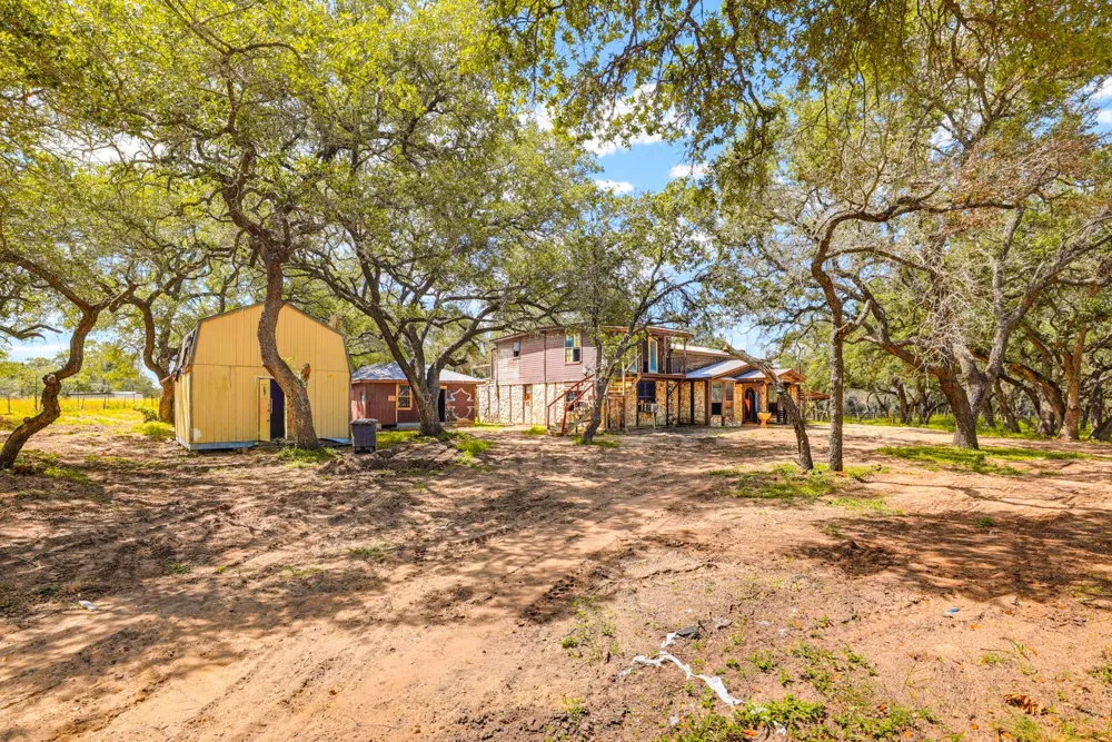 339 Shady Oaks Drive Floresville, TX 78114