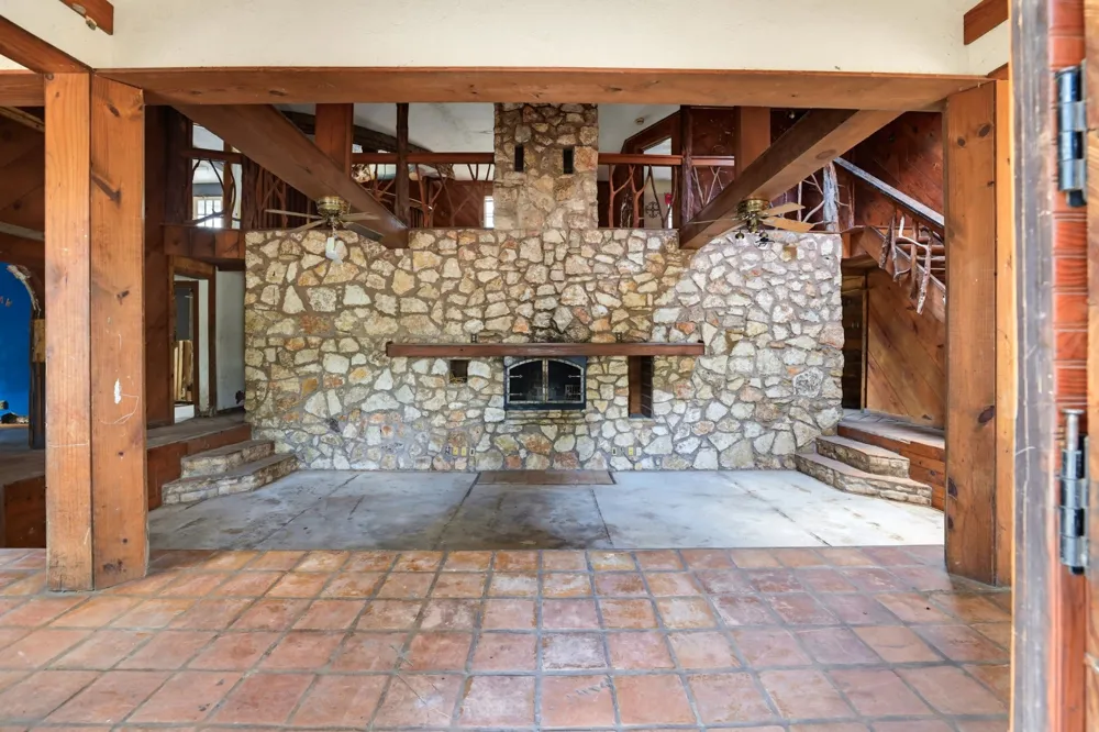 339 Shady Oaks Drive Floresville, TX 78114