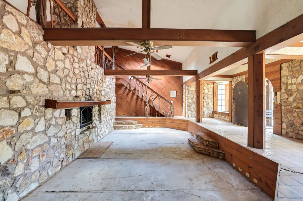 339 Shady Oaks Drive Floresville, TX 78114