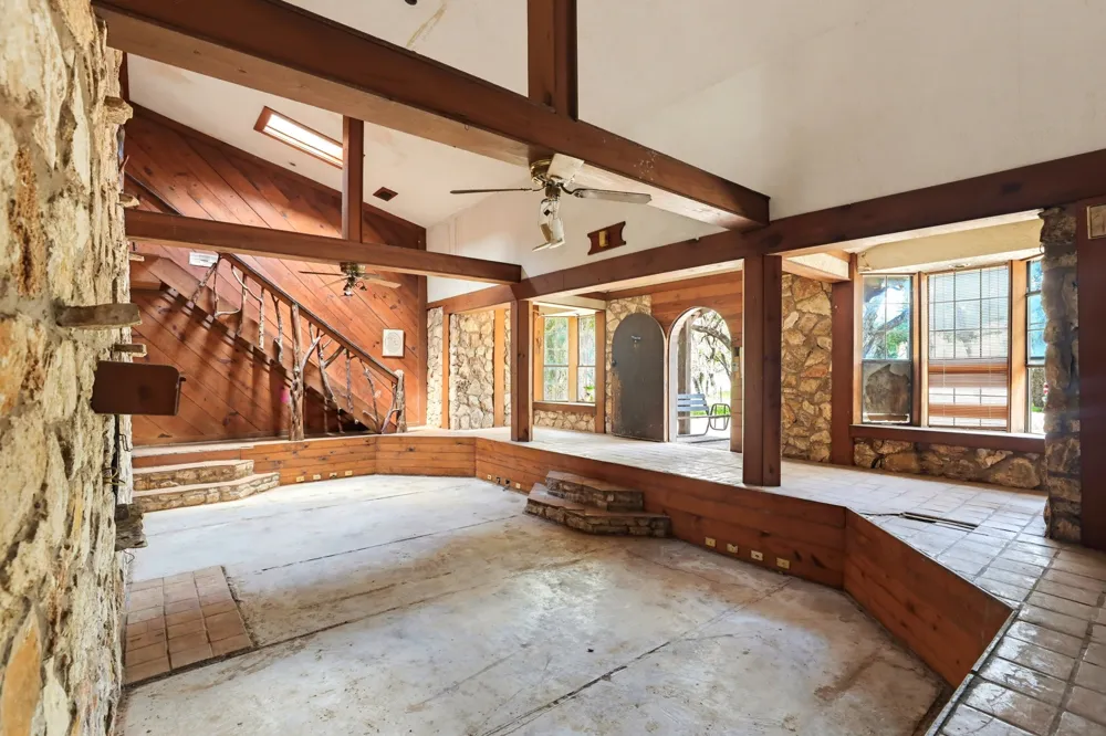 339 Shady Oaks Drive Floresville, TX 78114