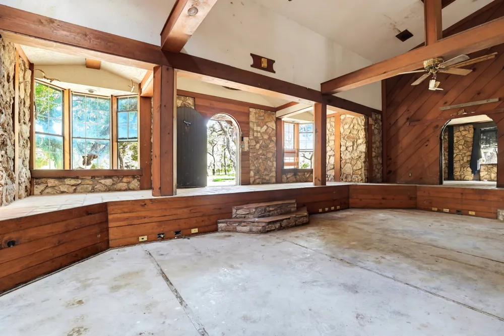 339 Shady Oaks Drive Floresville, TX 78114