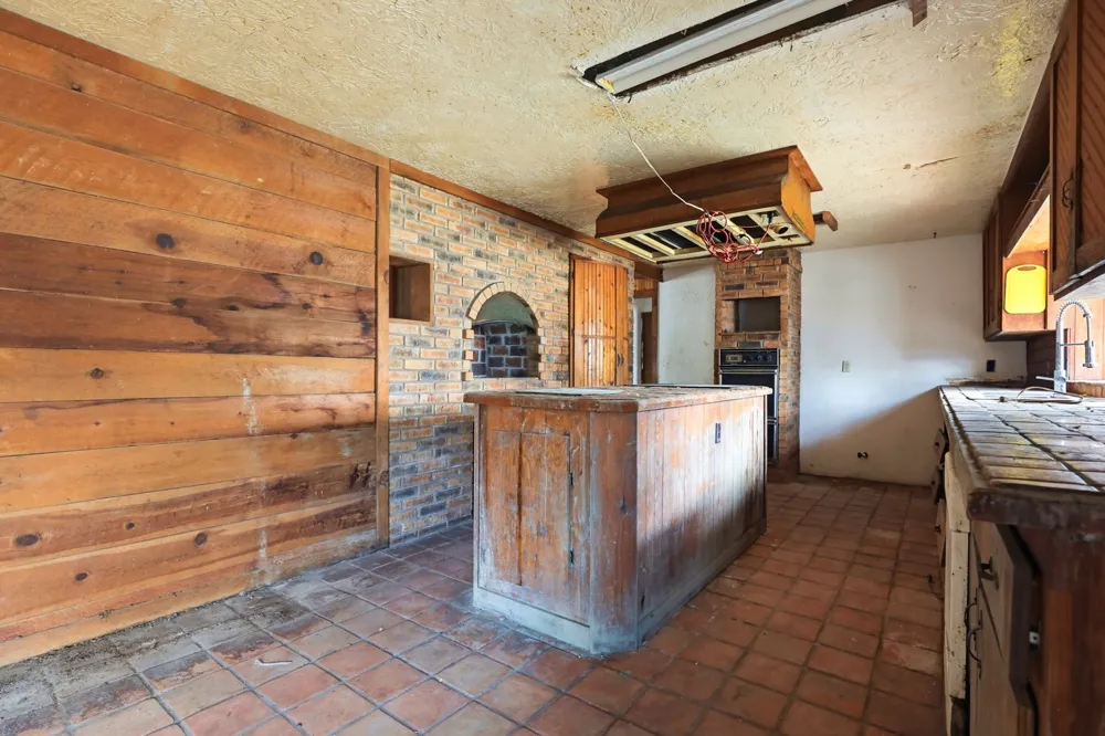 339 Shady Oaks Drive Floresville, TX 78114