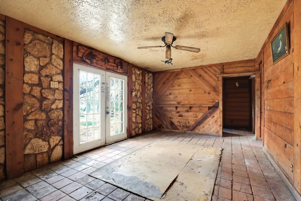 339 Shady Oaks Drive Floresville, TX 78114