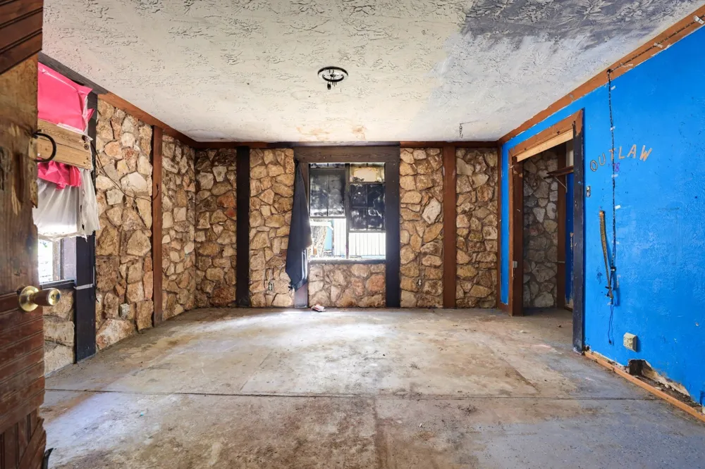 339 Shady Oaks Drive Floresville, TX 78114