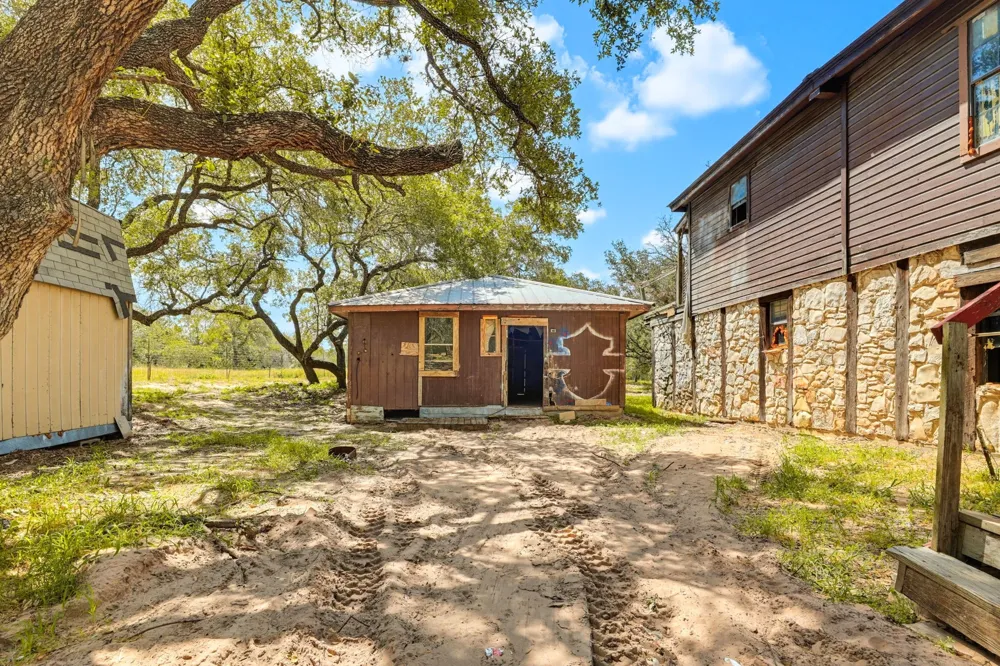 339 Shady Oaks Drive Floresville, TX 78114