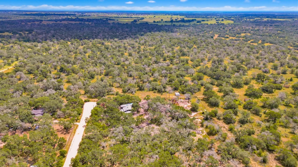 339 Shady Oaks Drive Floresville, TX 78114