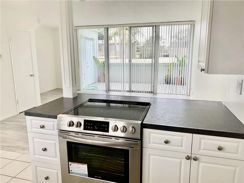 462 Seaward Road Corona del Mar, CA 92625