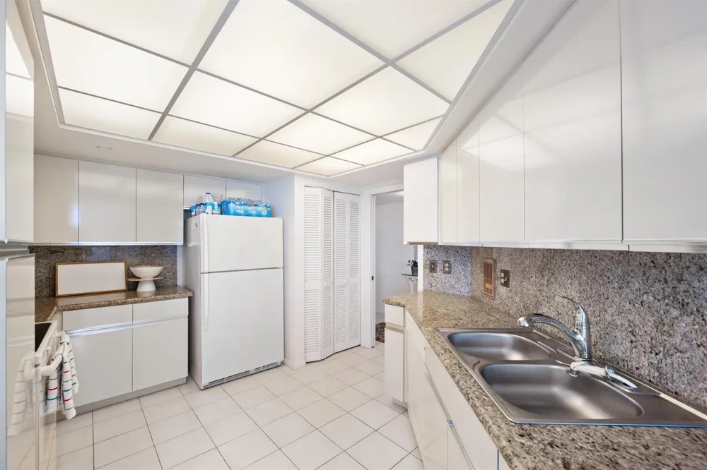 3560 S Ocean Boulevard #Ph-6 South Palm Beach, FL 33480