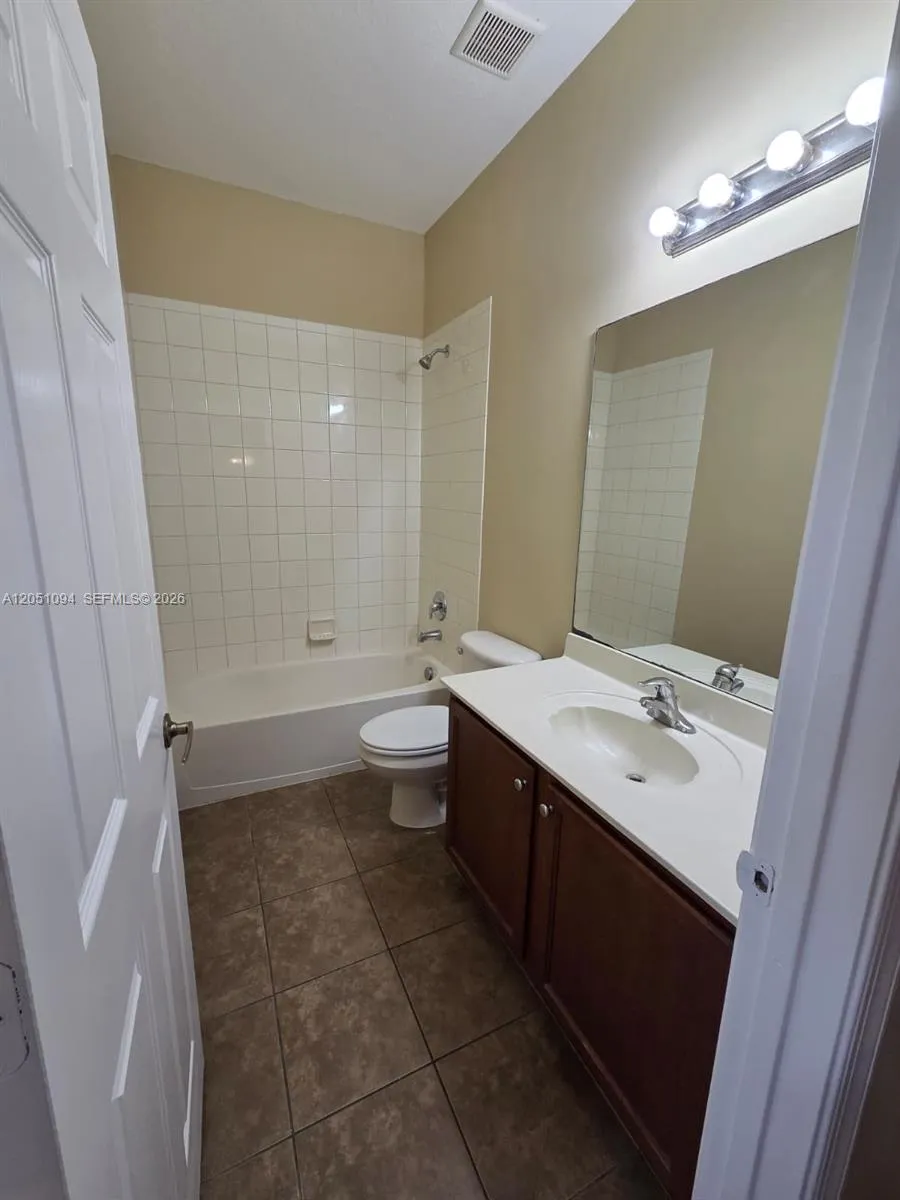 2851 W Prospect Rd #404 Tamarac, FL 33309