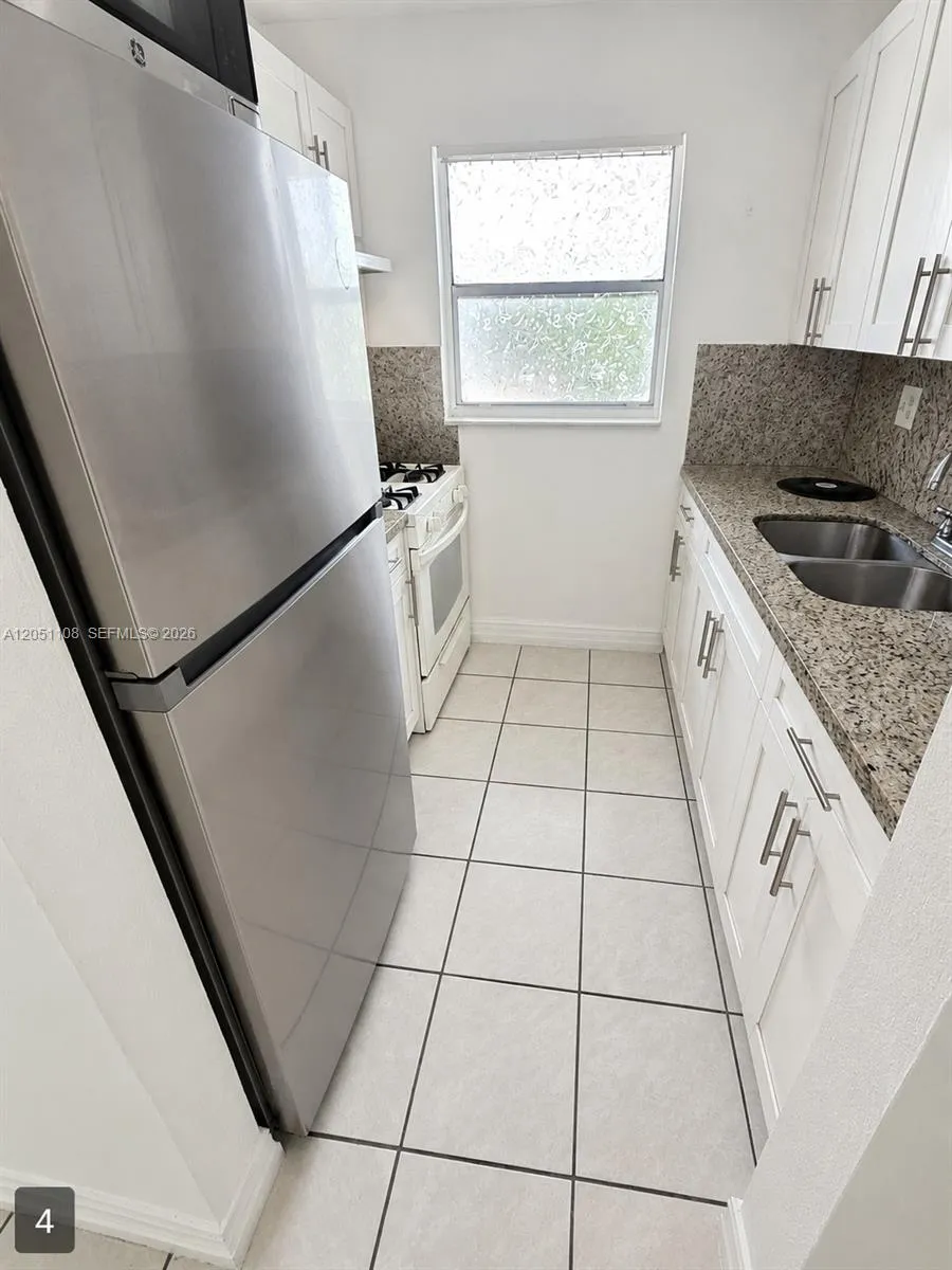 1655 W 44th Pl #304 Hialeah, FL 33012