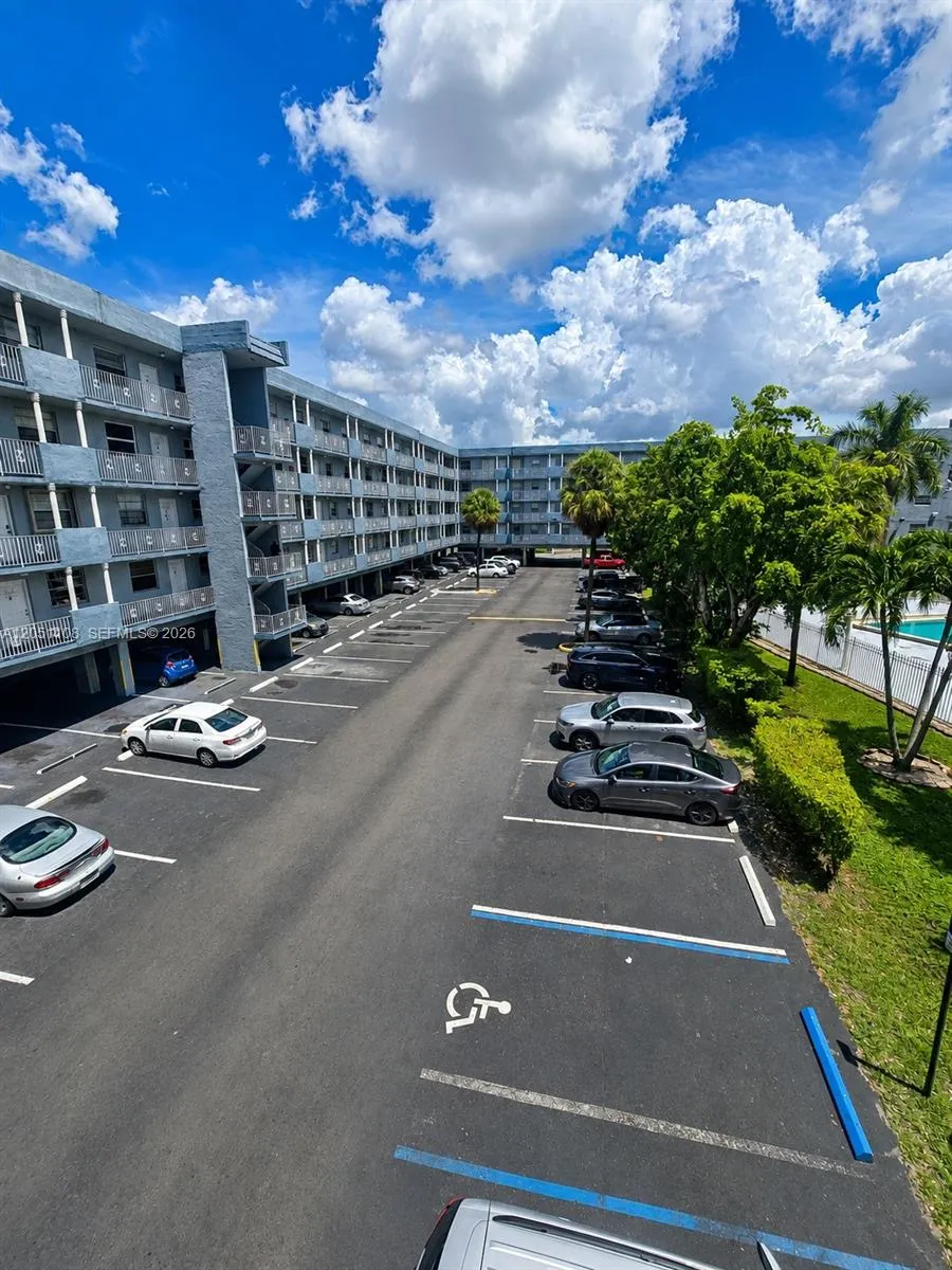 1655 W 44th Pl #304 Hialeah, FL 33012