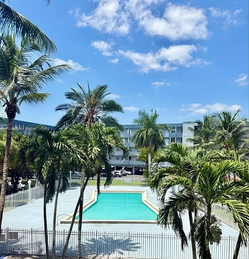 1655 W 44th Pl #304 Hialeah, FL 33012