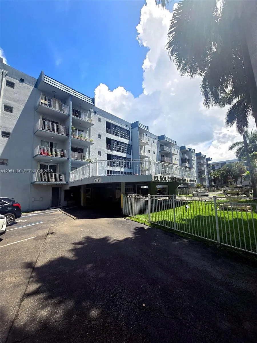 1655 W 44th Pl #304 Hialeah, FL 33012
