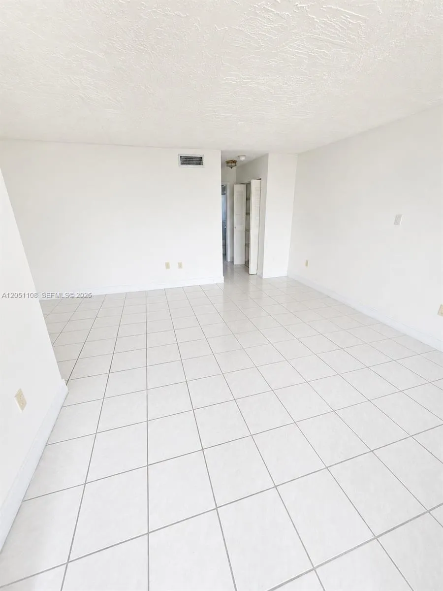 1655 W 44th Pl #304 Hialeah, FL 33012