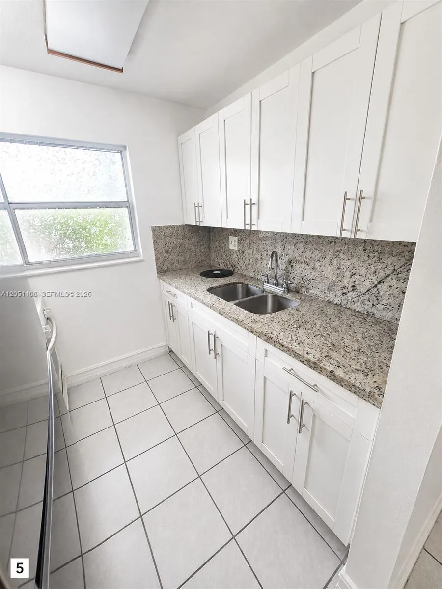 1655 W 44th Pl #304 Hialeah, FL 33012