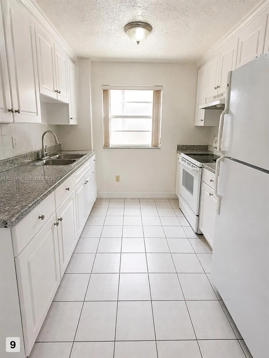 1655 W 44th Pl #304 Hialeah, FL 33012