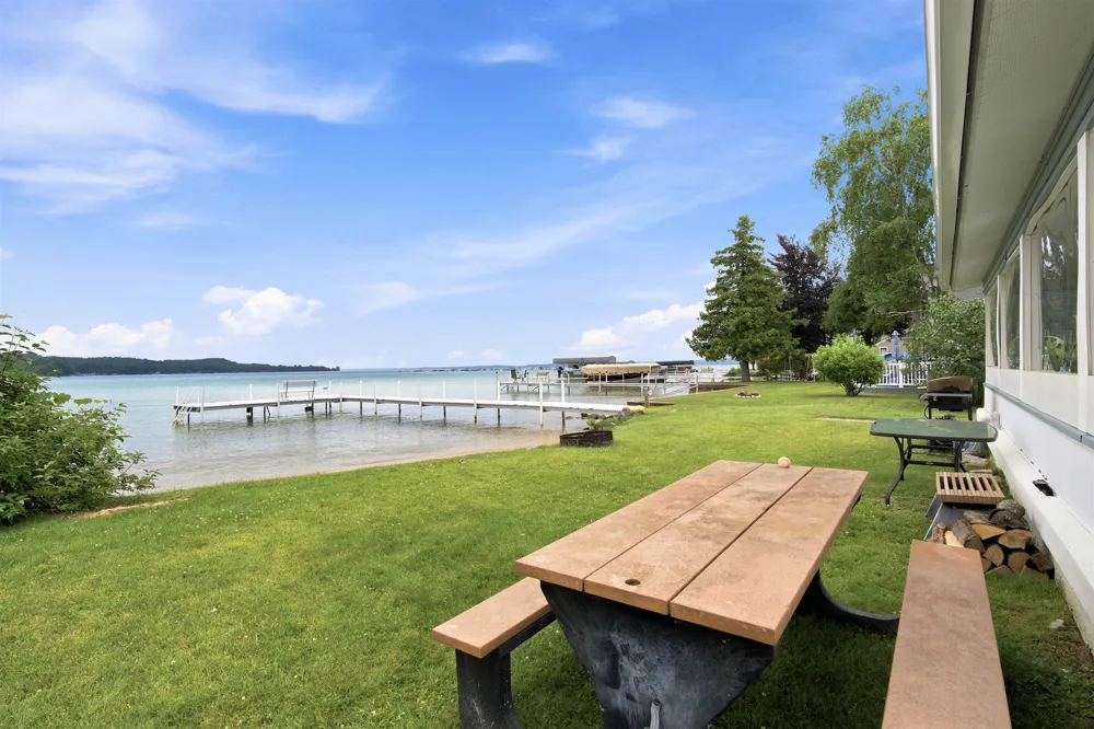 7636 Crystal Beach Clearwater Township, MI 49676