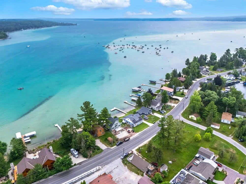 7636 Crystal Beach Clearwater Township, MI 49676