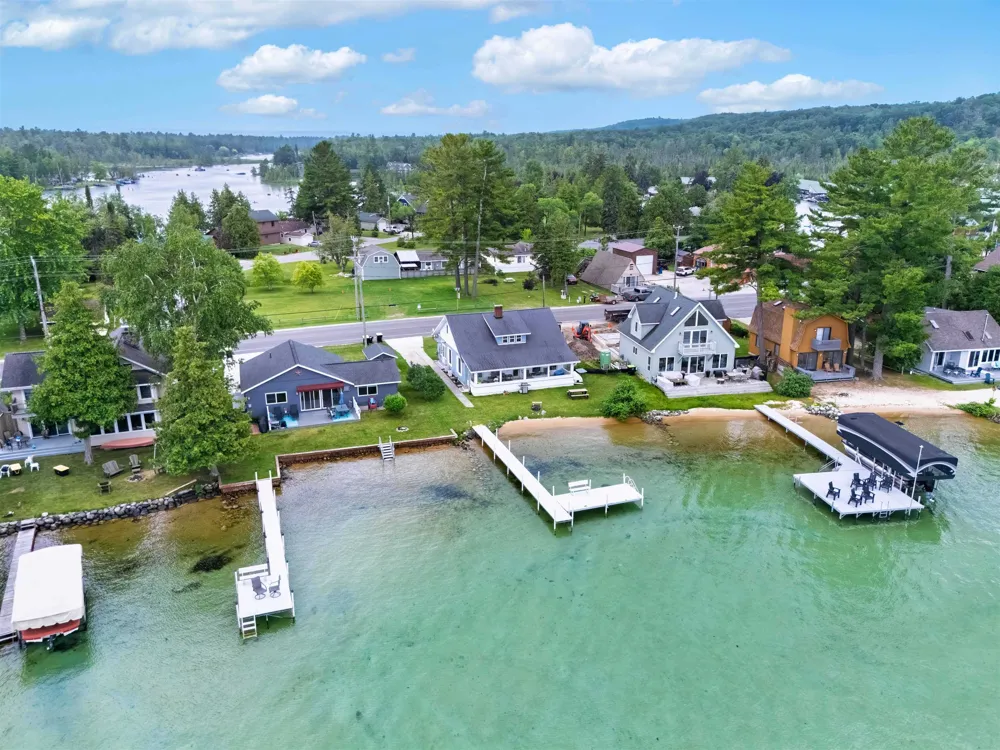 7636 Crystal Beach Clearwater Township, MI 49676