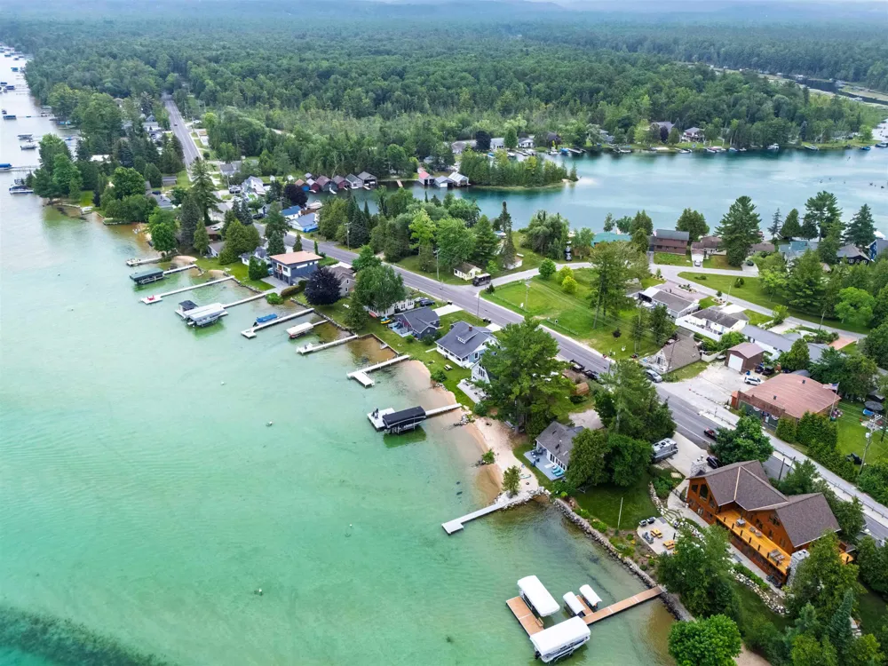 7636 Crystal Beach Clearwater Township, MI 49676