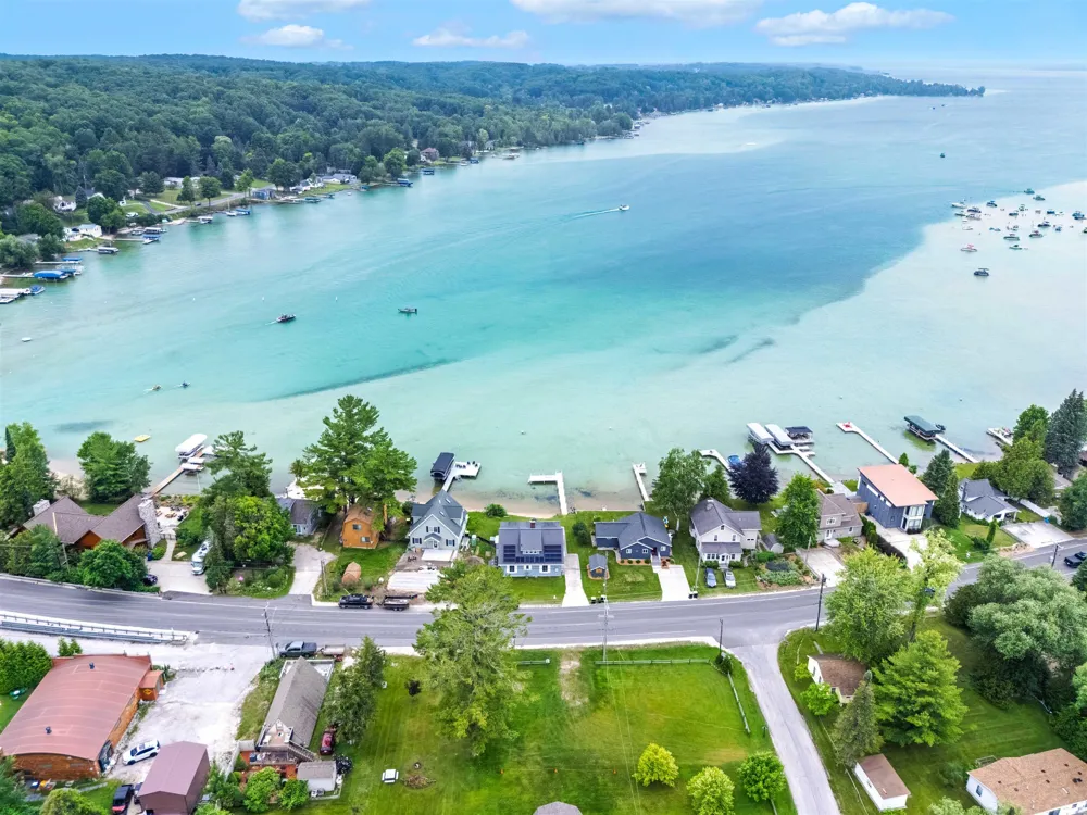 7636 Crystal Beach Clearwater Township, MI 49676