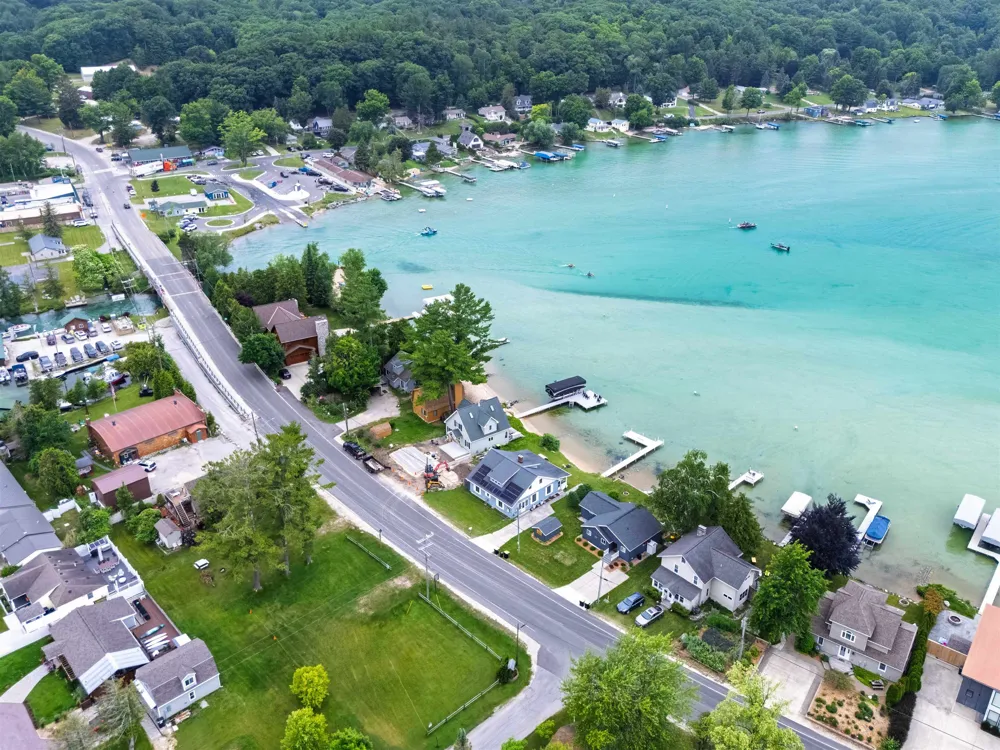 7636 Crystal Beach Clearwater Township, MI 49676