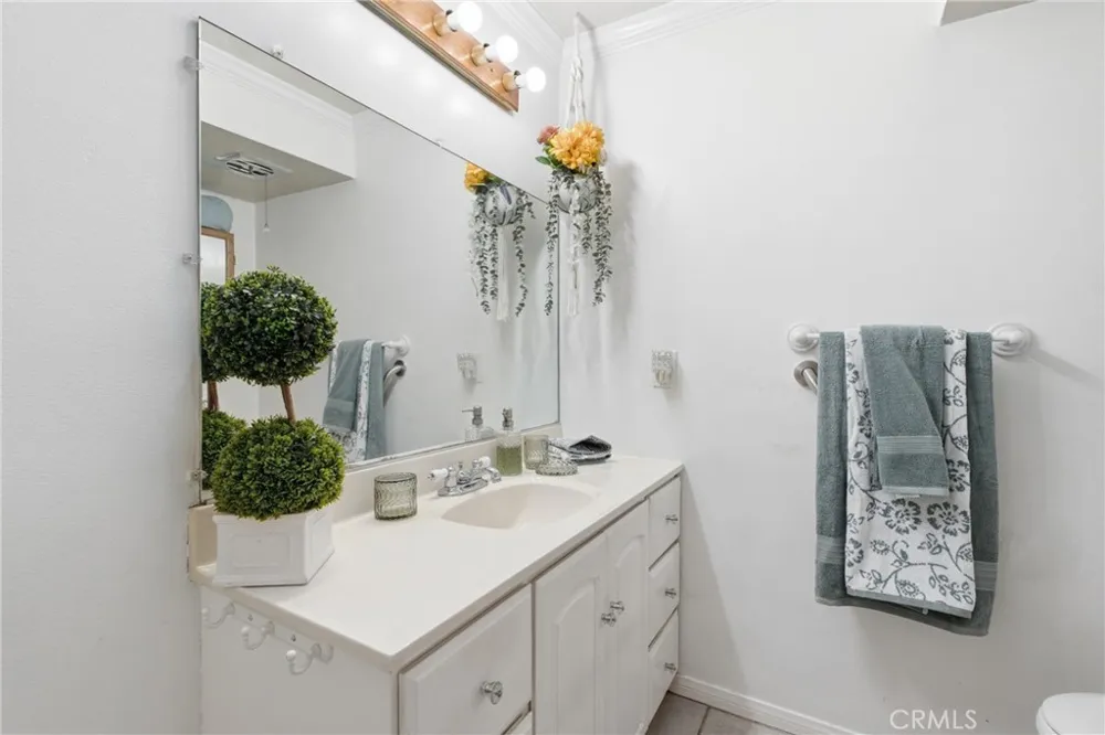 19158 Avenue Of The Oaks #C Newhall, CA 91321