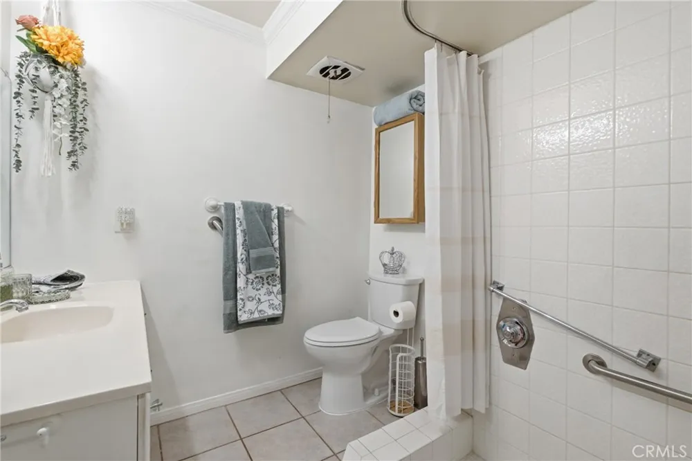 19158 Avenue Of The Oaks #C Newhall, CA 91321