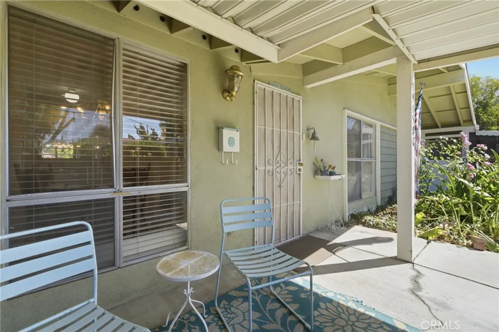 19158 Avenue Of The Oaks #C Newhall, CA 91321