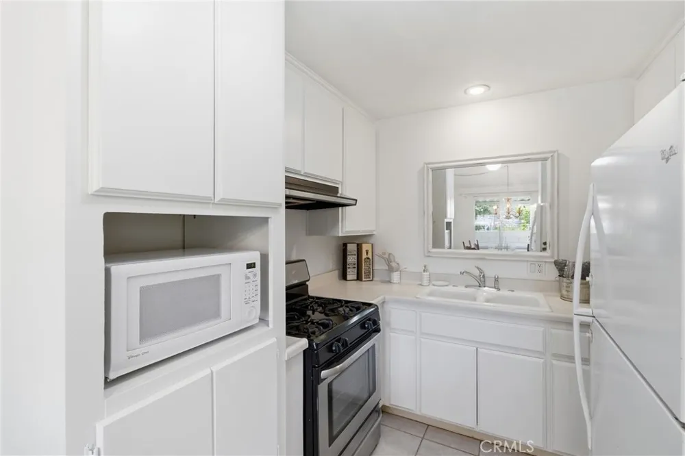 19158 Avenue Of The Oaks #C Newhall, CA 91321