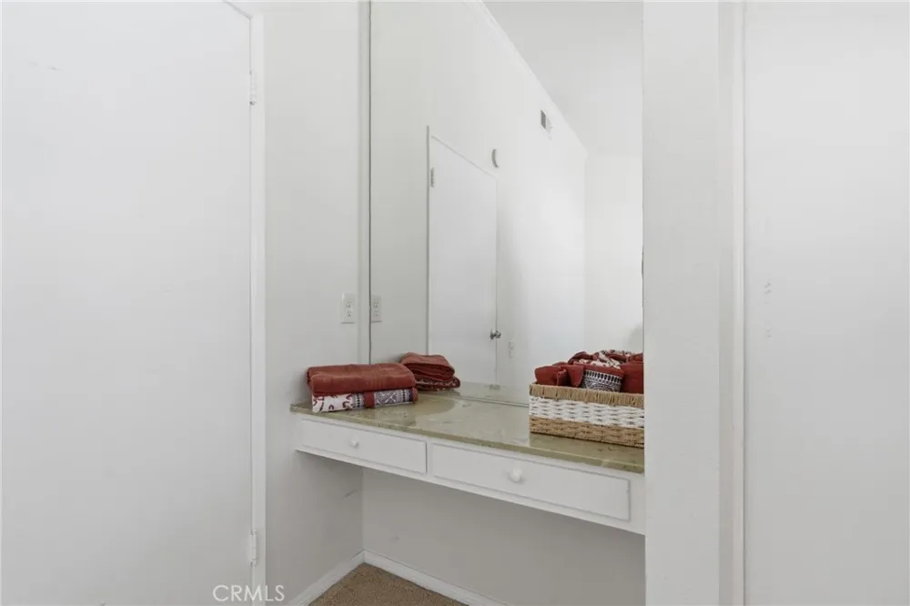 19158 Avenue Of The Oaks #C Newhall, CA 91321