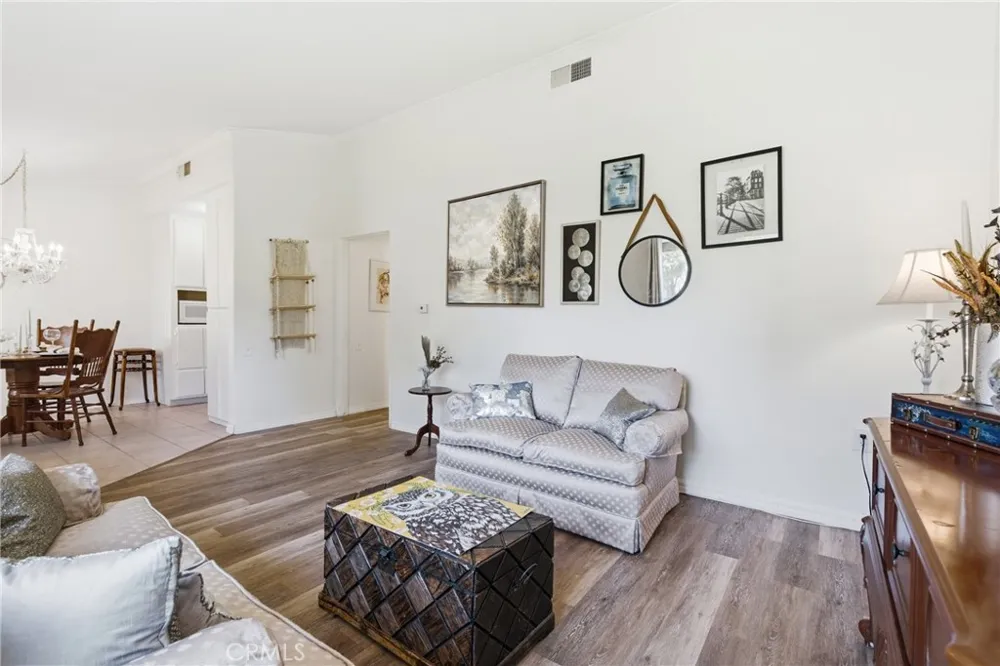 19158 Avenue Of The Oaks #C Newhall, CA 91321