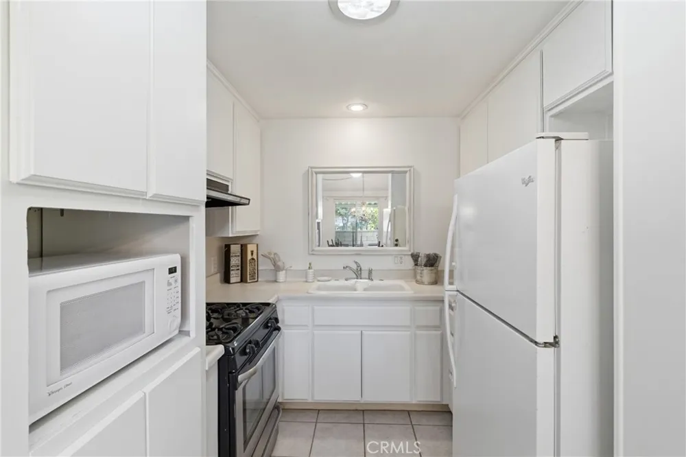 19158 Avenue Of The Oaks #C Newhall, CA 91321