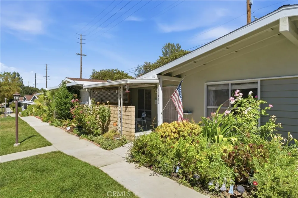 19158 Avenue Of The Oaks #C Newhall, CA 91321