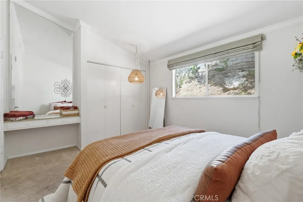 19158 Avenue Of The Oaks #C Newhall, CA 91321