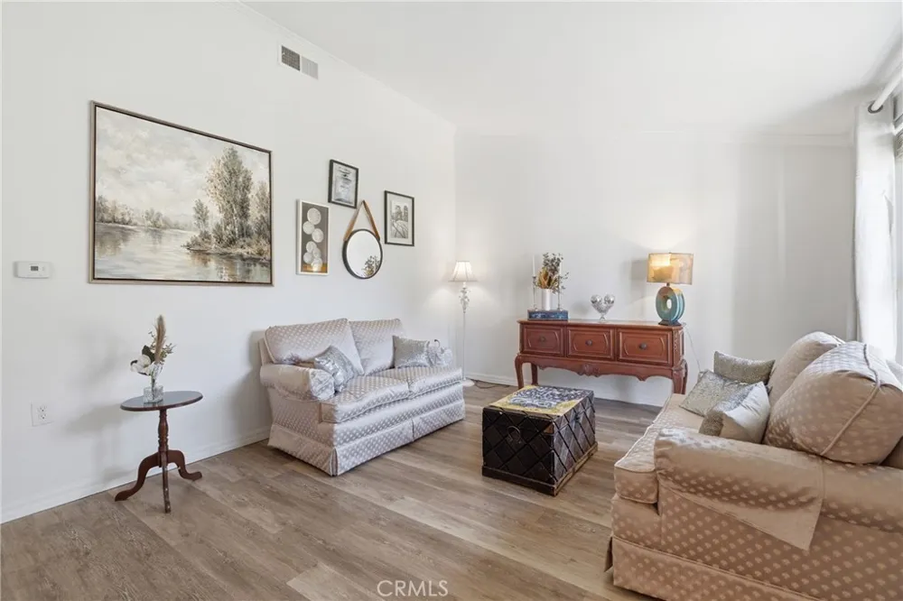 19158 Avenue Of The Oaks #C Newhall, CA 91321